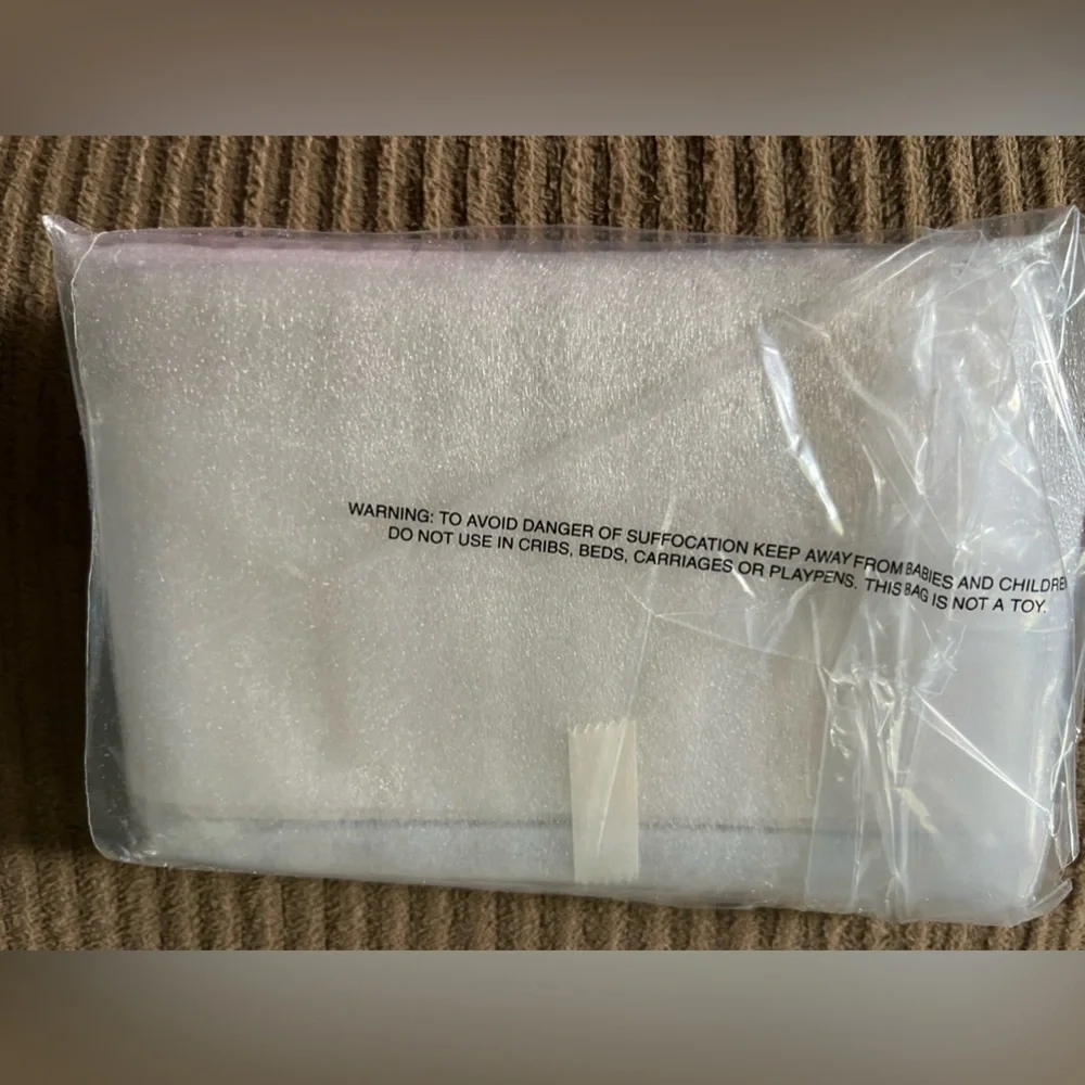 Coach Corner Zip Wristlet nwt in packaging - Picture 4 of 4